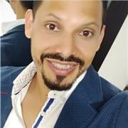 Profesor en Lengua castellana brinda clases a niños y a jóvenes